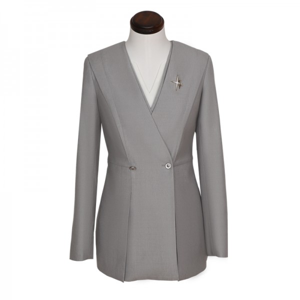 银灰色女士双排扣V领西服套装