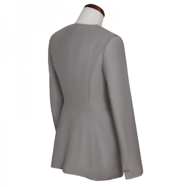 银灰色女士双排扣V领西服套装