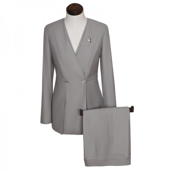 银灰色女士双排扣V领西服套装